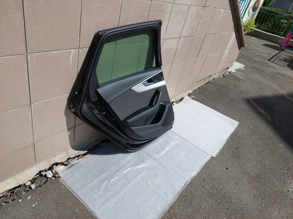 Универсал дверь задняя левая Audi a4 8w b9 2019 2020 2021 2022 2023 рестайлинг универсал дверь Ауди А4 Б9 8W9833051G